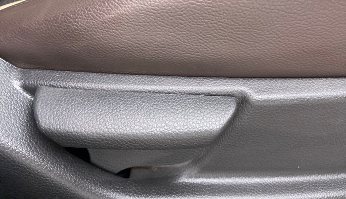 2018 Hyundai Eon MAGNA PLUS, Petrol, Manual, 2,734 km, Driver Side Adjustment Panel