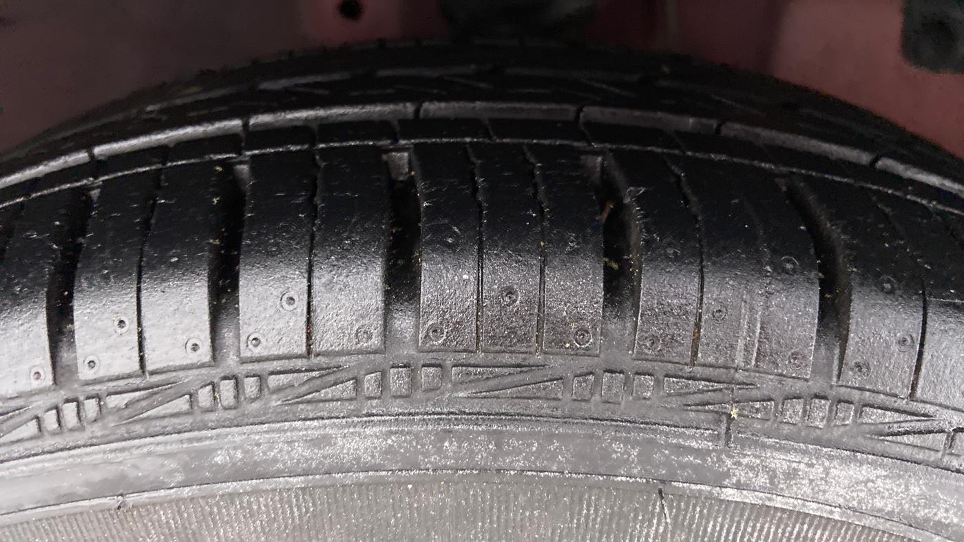 2018 Hyundai Eon MAGNA PLUS, Petrol, Manual, 2,734 km, Right Front Tyre Tread