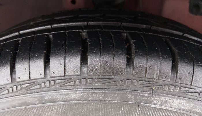 2018 Hyundai Eon MAGNA PLUS, Petrol, Manual, 2,734 km, Right Front Tyre Tread