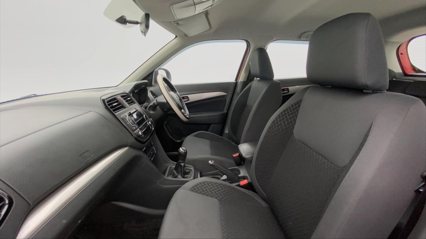 2017 Maruti Vitara Brezza ZDI, Diesel, Manual, 36,290 km, Right Side Front Door Cabin