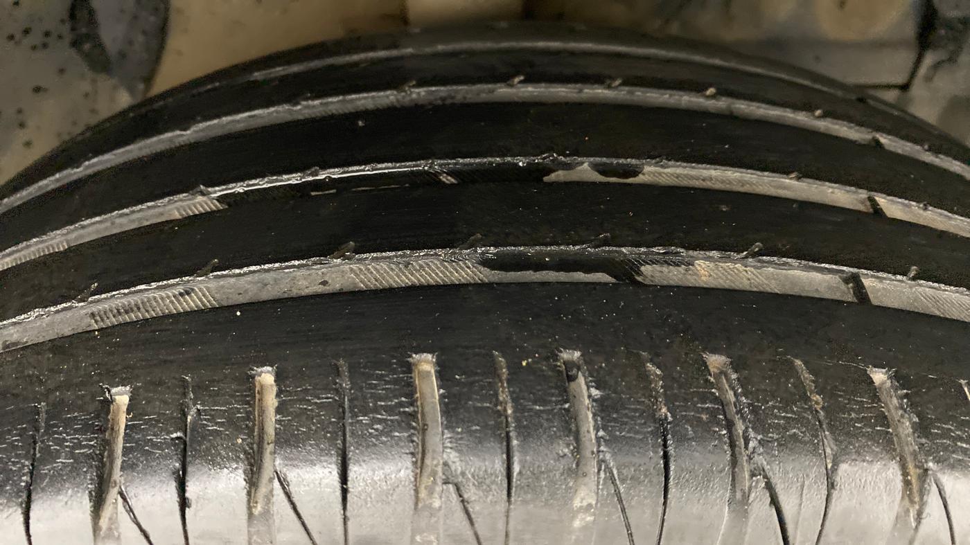 2017 Maruti Vitara Brezza ZDI, Diesel, Manual, 36,290 km, Right Front Tyre Tread
