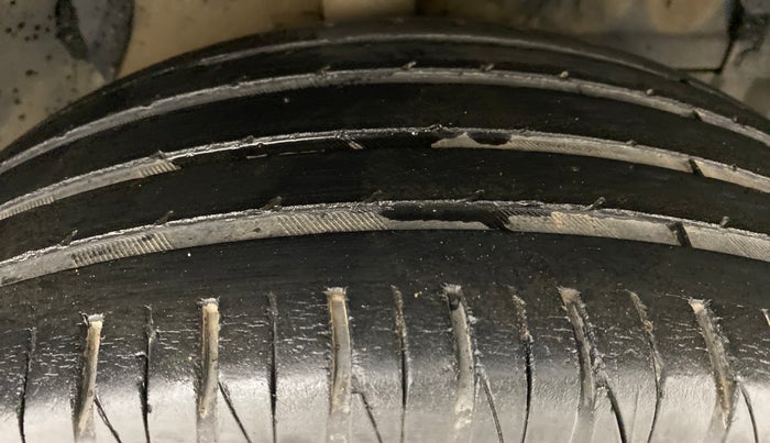2017 Maruti Vitara Brezza ZDI, Diesel, Manual, 36,290 km, Right Front Tyre Tread