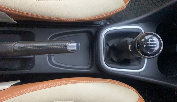 2013 Volkswagen Polo HIGHLINE1.2L, Petrol, Manual, 57,531 km, Gear Lever