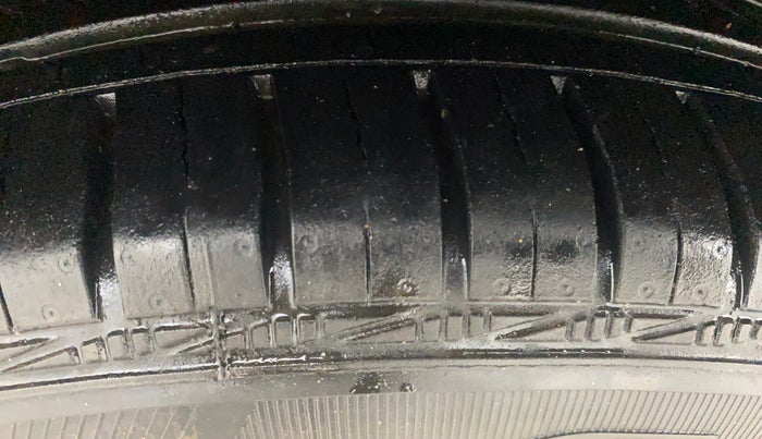 2013 Volkswagen Polo HIGHLINE1.2L, Petrol, Manual, 57,531 km, Left Front Tyre Tread