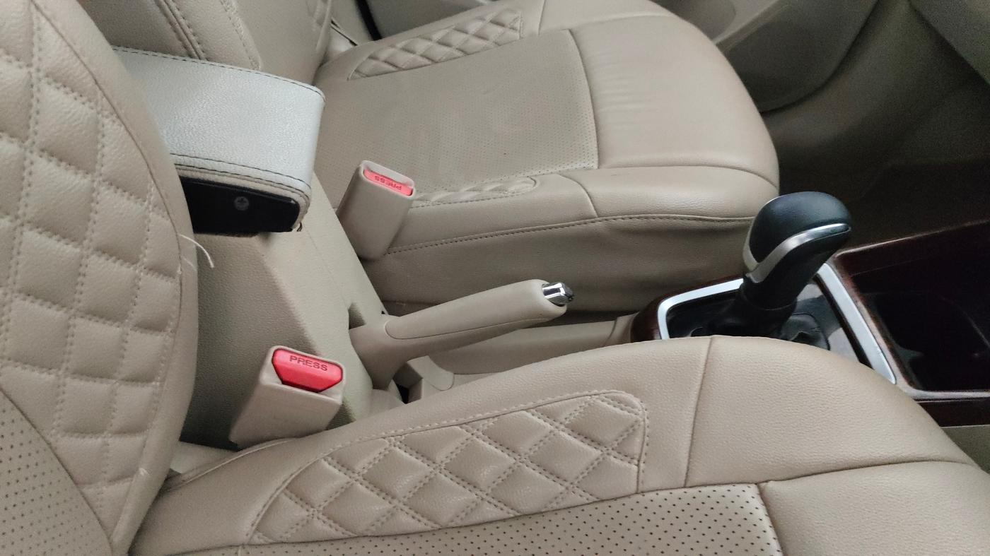 2018 Maruti Dzire ZXI AMT, Petrol, Automatic, 52,896 km, Gear Lever