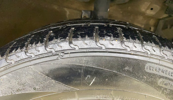 2014 Maruti Ertiga VXI CNG, CNG, Manual, 67,755 km, Right Front Tyre Tread