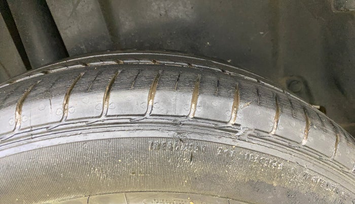 2014 Maruti Ertiga VXI CNG, CNG, Manual, 67,755 km, Right Rear Tyre Tread