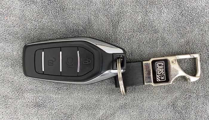 2020 Mahindra XUV500 W7 AT, Diesel, Automatic, 61,852 km, Key Close Up