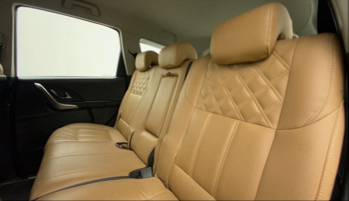 2020 Mahindra XUV500 W7 AT, Diesel, Automatic, 61,852 km, Right Side Rear Door Cabin
