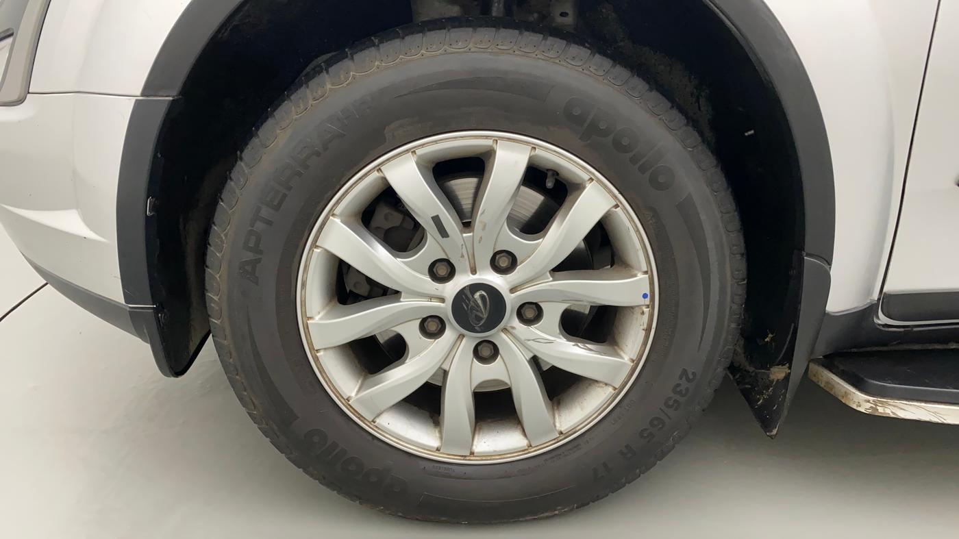 2020 Mahindra XUV500 W7 AT, Diesel, Automatic, 61,852 km, Left Front Wheel