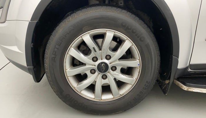 2020 Mahindra XUV500 W7 AT, Diesel, Automatic, 61,852 km, Left Front Wheel