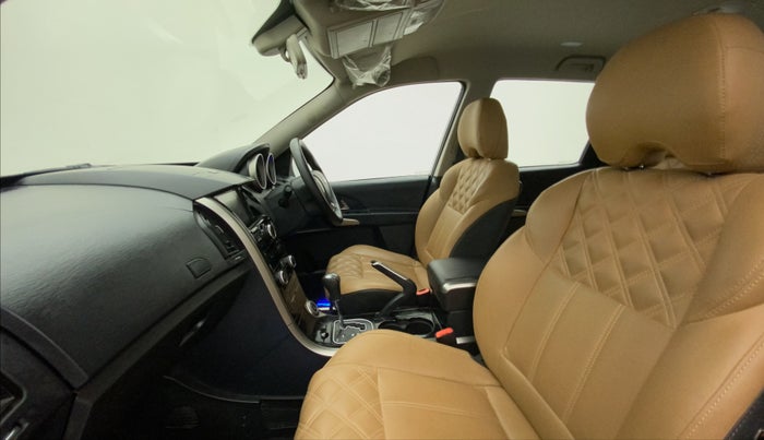 2020 Mahindra XUV500 W7 AT, Diesel, Automatic, 61,852 km, Right Side Front Door Cabin