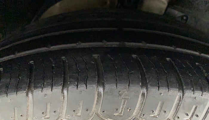 2020 Mahindra XUV500 W7 AT, Diesel, Automatic, 61,852 km, Right Front Tyre Tread