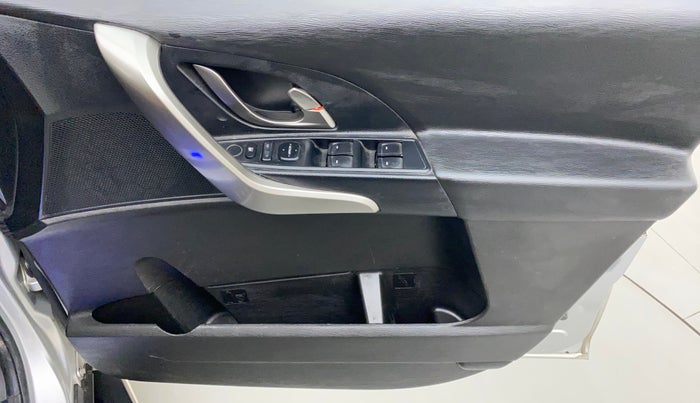 2020 Mahindra XUV500 W7 AT, Diesel, Automatic, 61,852 km, Driver Side Door Panels Control