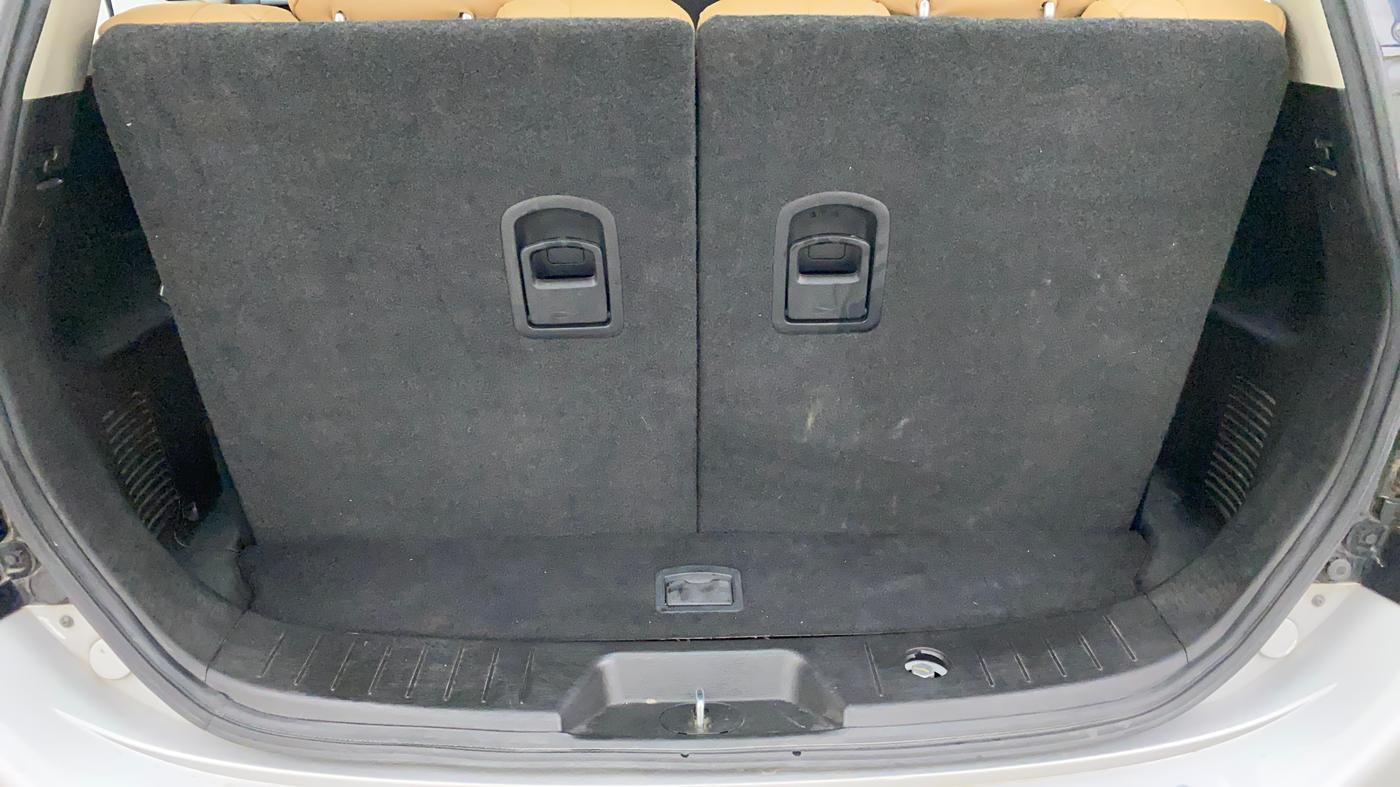 2020 Mahindra XUV500 W7 AT, Diesel, Automatic, 61,852 km, Boot Inside