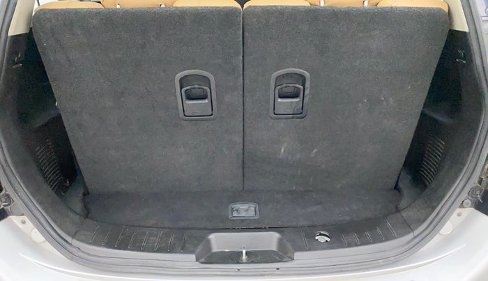 2020 Mahindra XUV500 W7 AT, Diesel, Automatic, 61,852 km, Boot Inside
