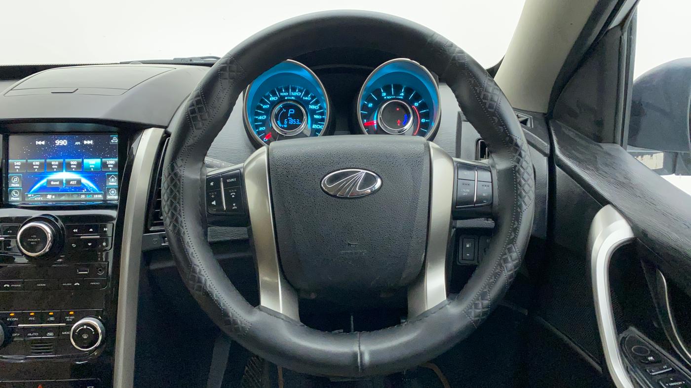 2020 Mahindra XUV500 W7 AT, Diesel, Automatic, 61,852 km, Steering Wheel Close Up