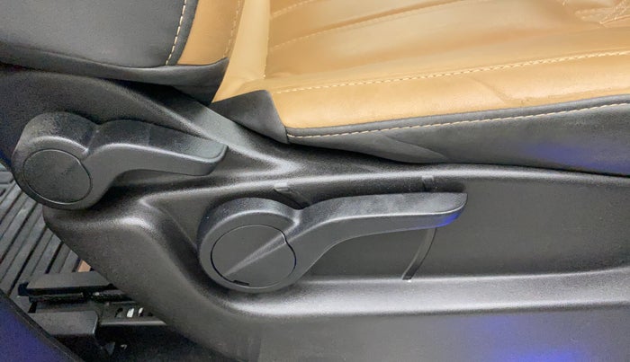2020 Mahindra XUV500 W7 AT, Diesel, Automatic, 61,852 km, Driver Side Adjustment Panel