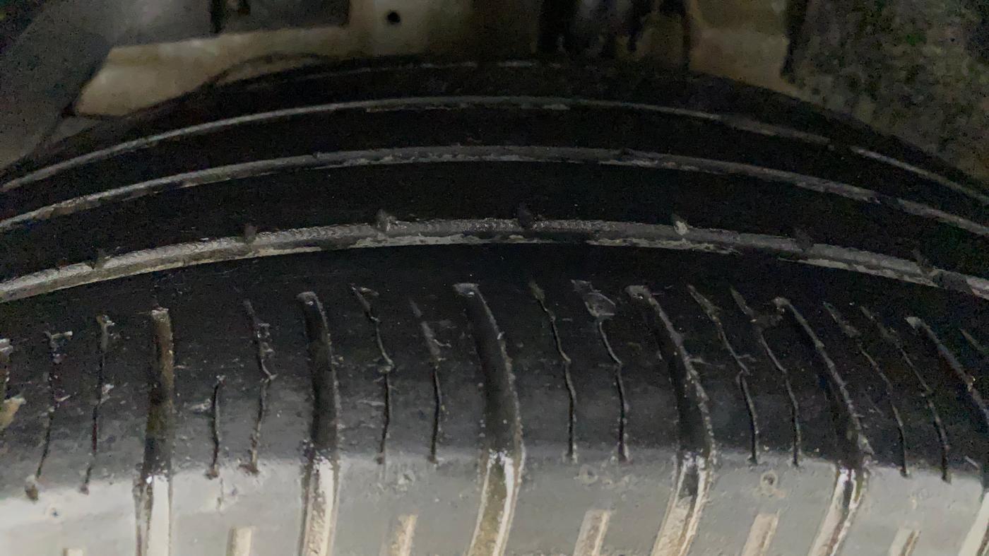 2020 Mahindra XUV500 W7 AT, Diesel, Automatic, 61,852 km, Left Front Tyre Tread