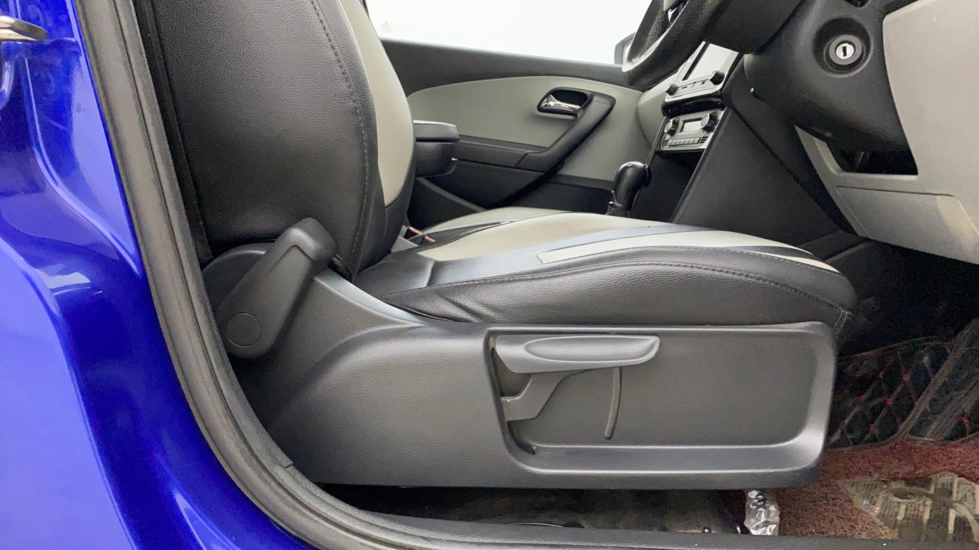 2020 Skoda Rapid AMBITION AT TSI, Petrol, Automatic, 1,03,591 km, Driver Side Adjustment Panel