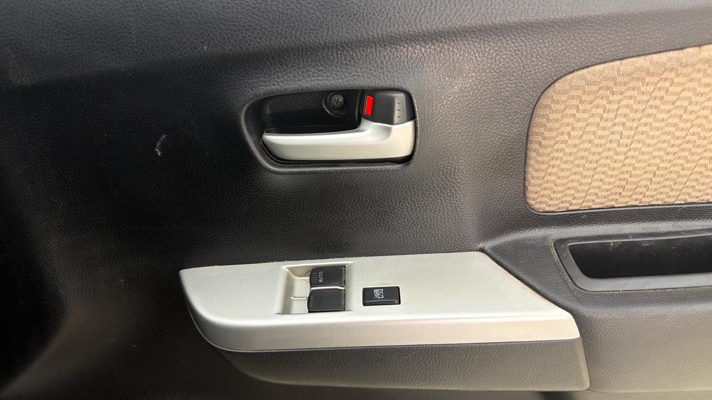 2018 Maruti Wagon R 1.0 LXI, Petrol, Manual, 67,936 km, Driver Side Door Panels Control
