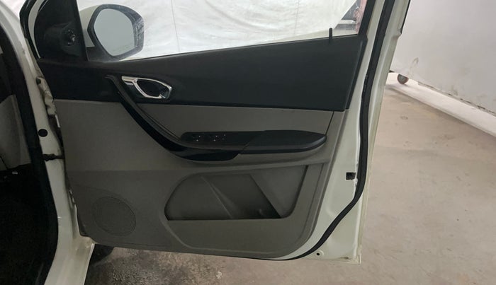 2017 Tata Tiago XZ PETROL, Petrol, Manual, 71,220 km, Driver Side Door Panels Control