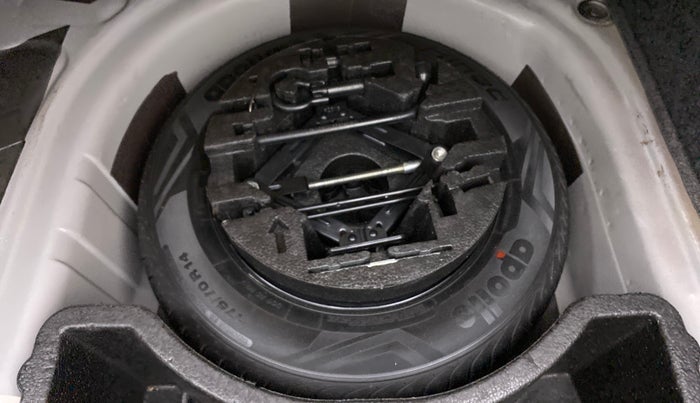 2015 Volkswagen Vento HIGHLINE 1.6 MPI, Petrol, Manual, 86,096 km, Spare Tyre