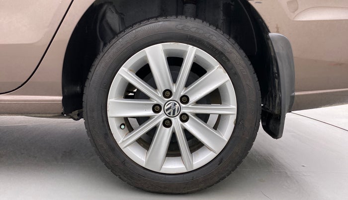 2015 Volkswagen Vento HIGHLINE 1.6 MPI, Petrol, Manual, 86,096 km, Left Rear Wheel