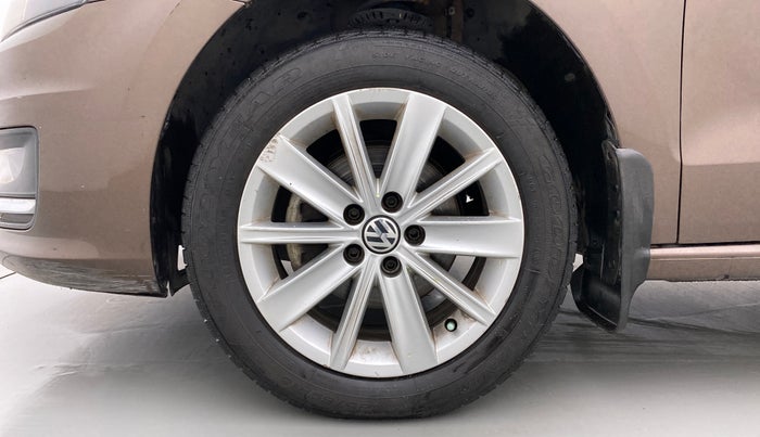 2015 Volkswagen Vento HIGHLINE 1.6 MPI, Petrol, Manual, 86,096 km, Left Front Wheel