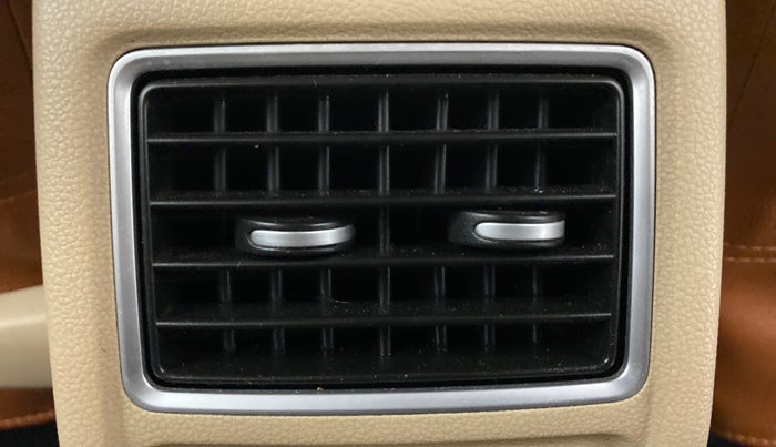 2015 Volkswagen Vento HIGHLINE 1.6 MPI, Petrol, Manual, 86,096 km, Rear AC Vents