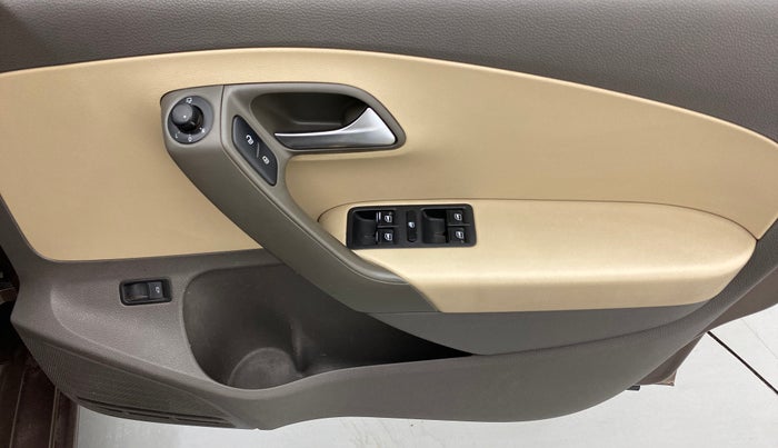 2015 Volkswagen Vento HIGHLINE 1.6 MPI, Petrol, Manual, 86,096 km, Driver Side Door Panels Control