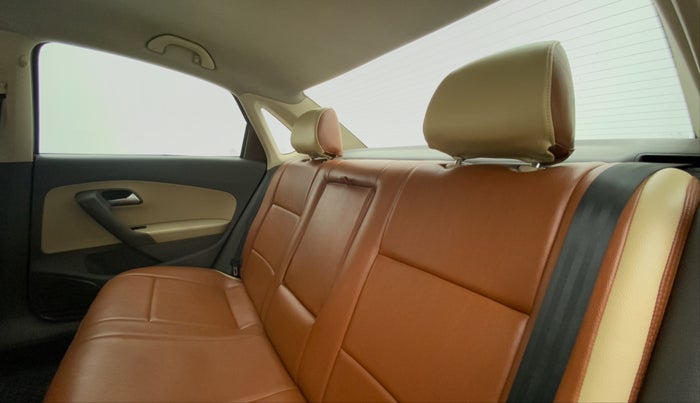 2015 Volkswagen Vento HIGHLINE 1.6 MPI, Petrol, Manual, 86,096 km, Right Side Rear Door Cabin