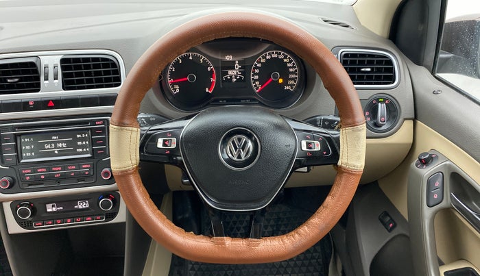 2015 Volkswagen Vento HIGHLINE 1.6 MPI, Petrol, Manual, 86,096 km, Steering Wheel Close Up