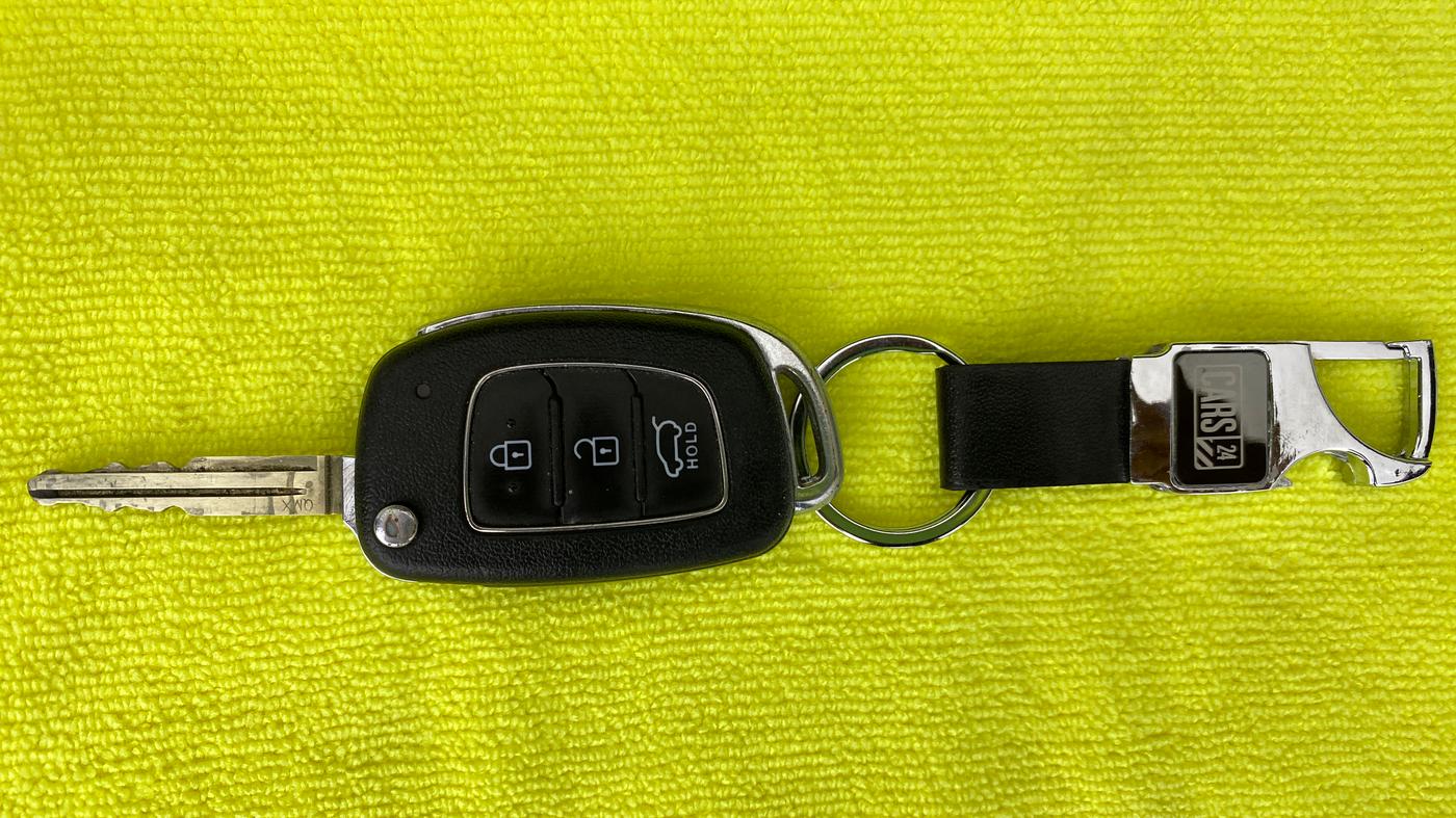 2020 Hyundai VENUE S MT 1.2 KAPPA, Petrol, Manual, 45,835 km, Key Close Up
