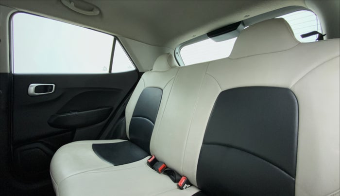 2020 Hyundai VENUE S MT 1.2 KAPPA, Petrol, Manual, 45,835 km, Right Side Rear Door Cabin