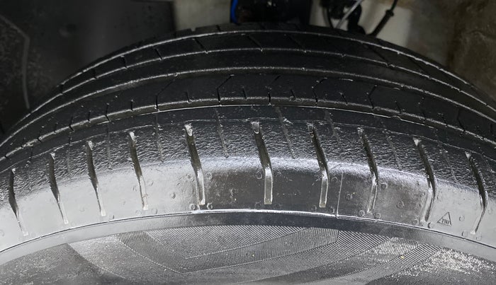2020 Hyundai VENUE S MT 1.2 KAPPA, Petrol, Manual, 45,835 km, Left Front Tyre Tread