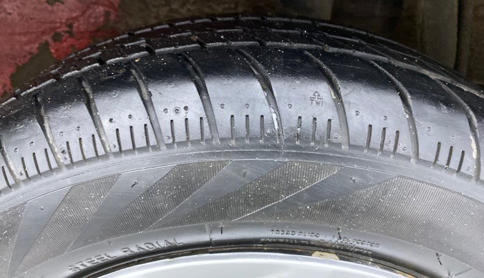 2015 Maruti Celerio VXI d, Petrol, Manual, 6,976 km, Left Rear Tyre Tread