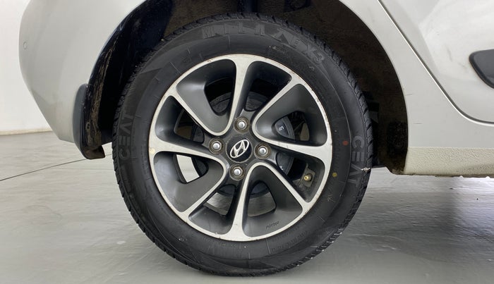 2017 Hyundai Grand i10 SPORTZ (O) AT 1.2 KAPPA VTVT, Petrol, Automatic, 17,028 km, Right Rear Wheel