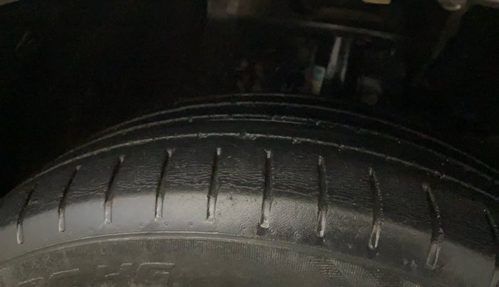 2020 Toyota Glanza G, Petrol, Manual, 38,275 km, Right Front Tyre Tread