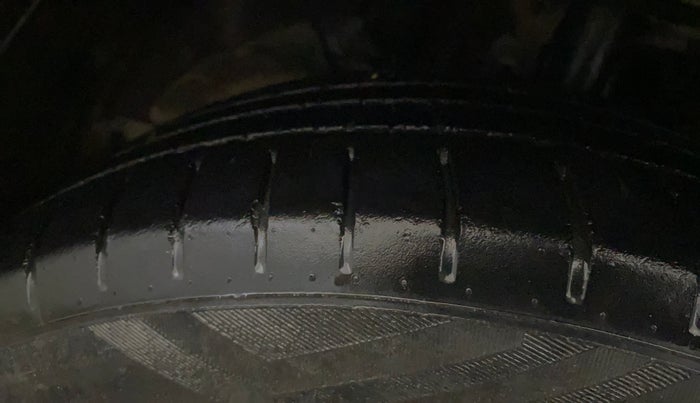 2020 Toyota Glanza G, Petrol, Manual, 38,275 km, Left Front Tyre Tread