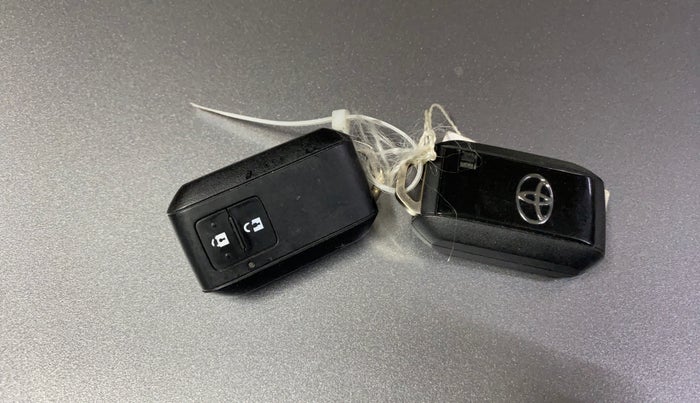 2020 Toyota Glanza G, Petrol, Manual, 38,275 km, Key Close Up
