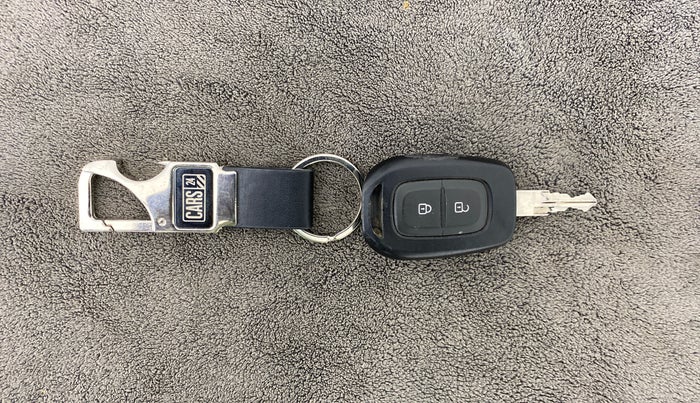 2016 Renault Duster RXZ AMT 110 PS, Diesel, Automatic, 1,04,769 km, Key Close Up