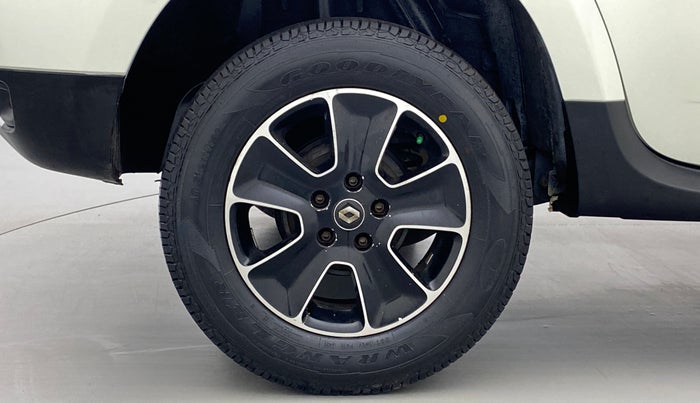 2016 Renault Duster RXZ AMT 110 PS, Diesel, Automatic, 1,04,769 km, Right Rear Wheel