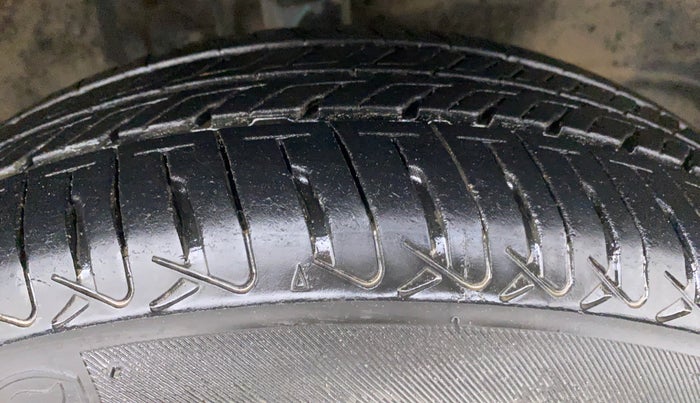 2018 Maruti Wagon R 1.0 VXI AMT, Petrol, Automatic, 28,076 km, Right Front Tyre Tread