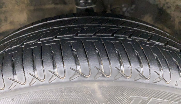 2018 Maruti Wagon R 1.0 VXI AMT, Petrol, Automatic, 28,076 km, Left Front Tyre Tread