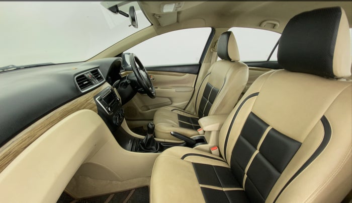 2018 Maruti Ciaz SIGMA 1.5 SHVS MT  PETROL, Petrol, Manual, 50,946 km, Right Side Front Door Cabin