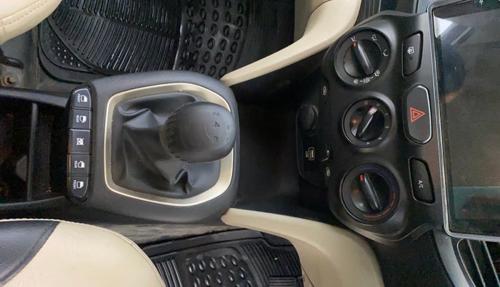 2019 Hyundai NEW SANTRO SPORTZ MT, Petrol, Manual, 57,192 km, Gear Lever