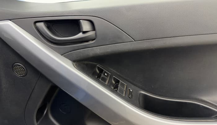 2020 Tata NEXON XM SUNROOF PETROL, Petrol, Manual, 84,939 km, Driver Side Door Panels Control