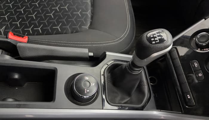 2020 Tata NEXON XM SUNROOF PETROL, Petrol, Manual, 84,939 km, Gear Lever