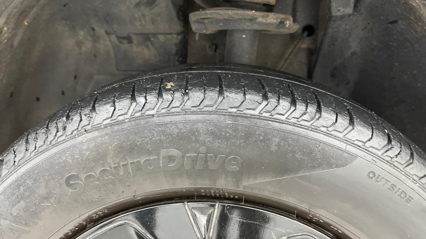 2023 Tata PUNCH ADVENTURE RHYTHM PACK MT, Petrol, Manual, 65,645 km, Left Front Tyre Tread